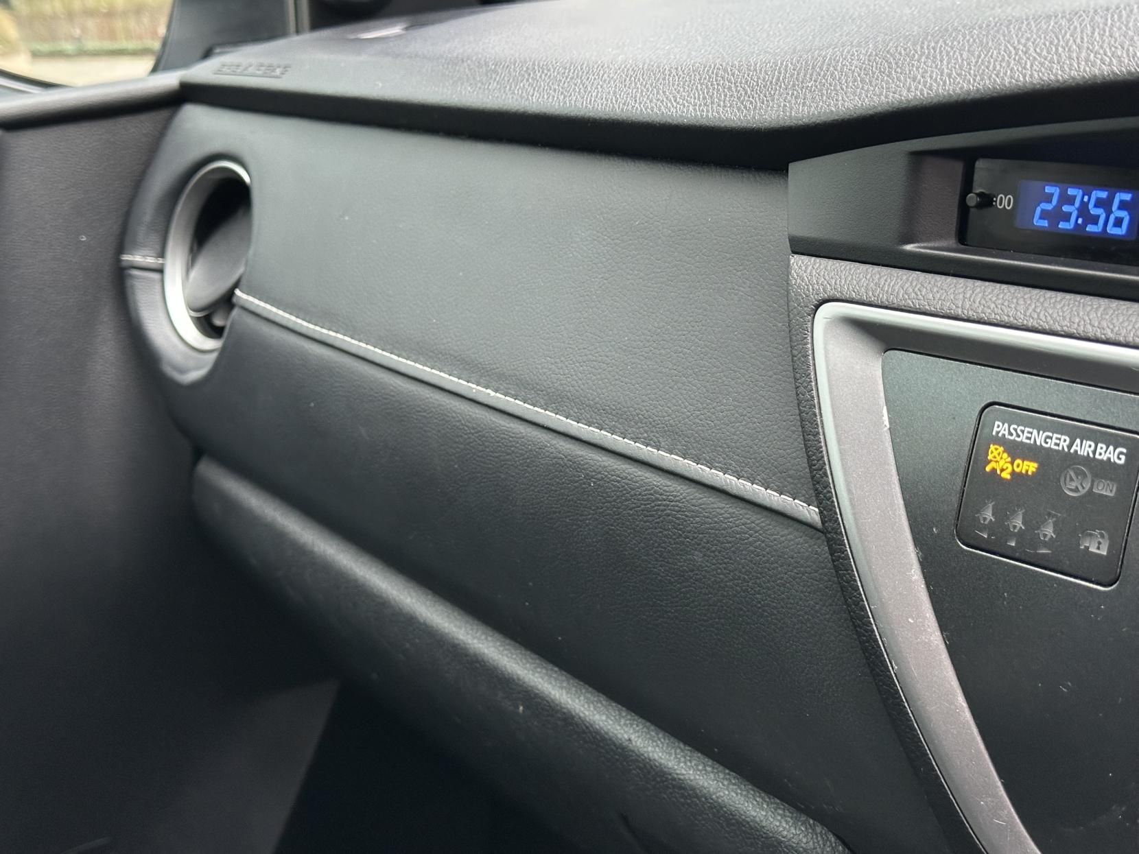 Toyota Auris 1.8 VVT-h Excel Hatchback 5dr Petrol Hybrid CVT Euro 5 (s/s) (136 ps)