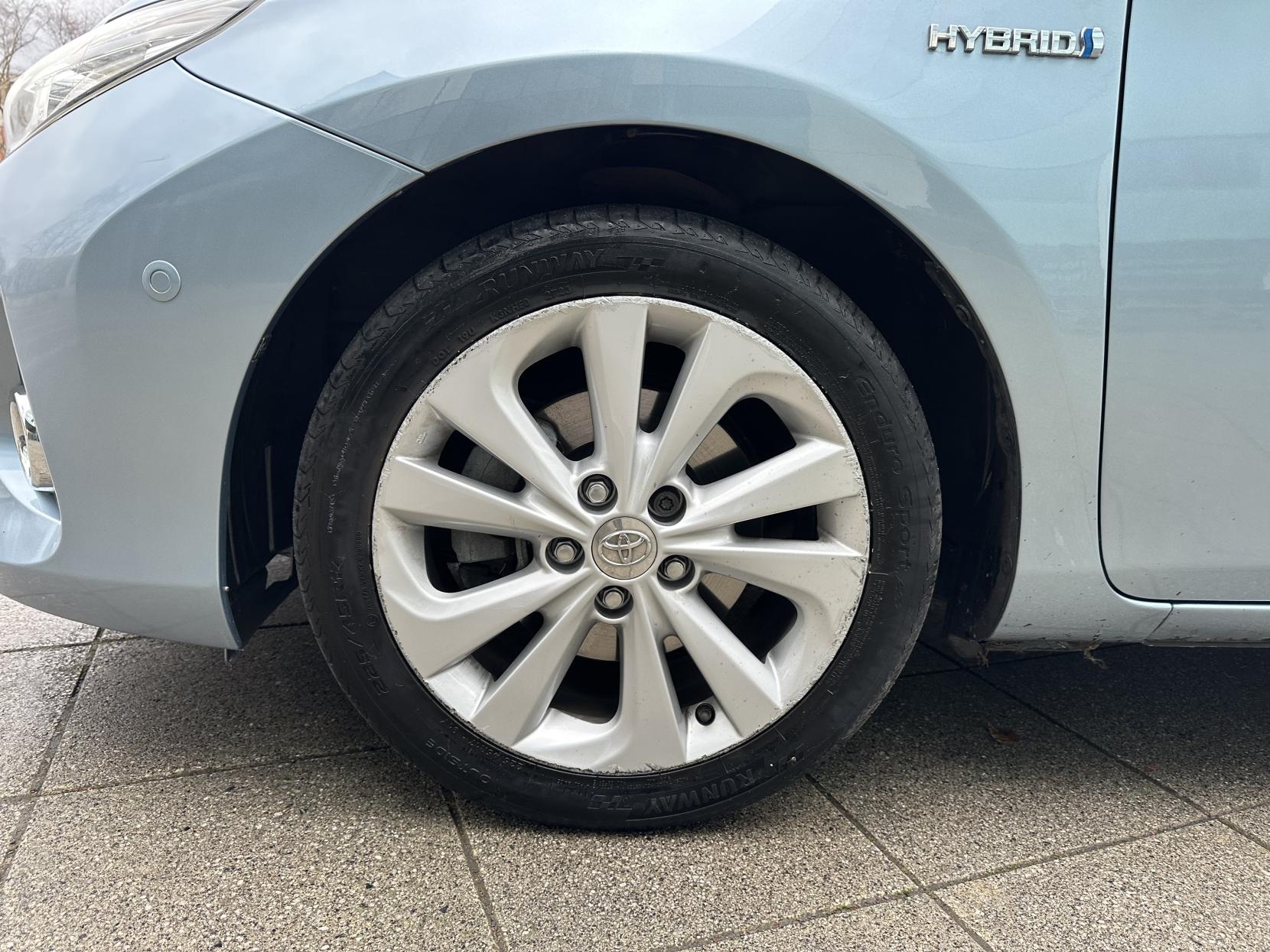 Toyota Auris 1.8 VVT-h Excel Hatchback 5dr Petrol Hybrid CVT Euro 5 (s/s) (136 ps)