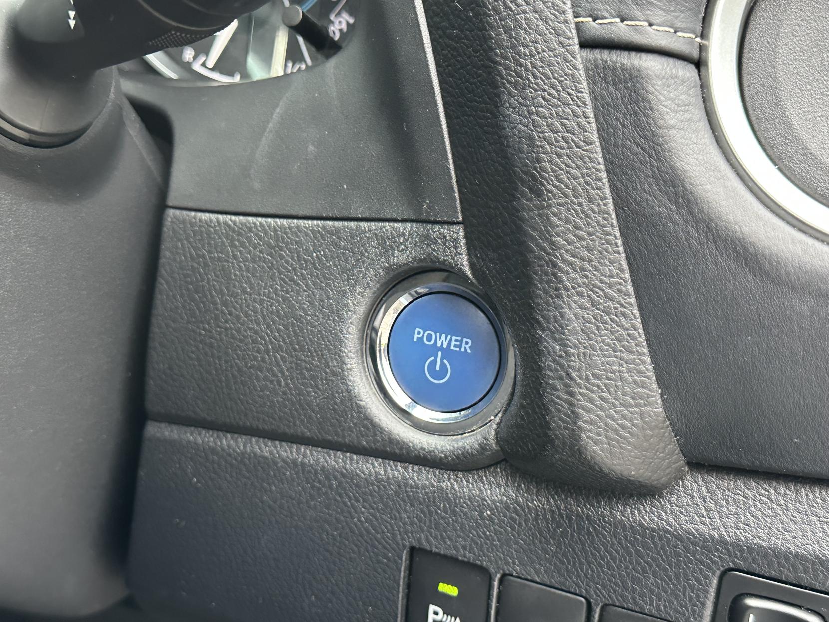 Toyota Auris 1.8 VVT-h Excel Hatchback 5dr Petrol Hybrid CVT Euro 5 (s/s) (136 ps)