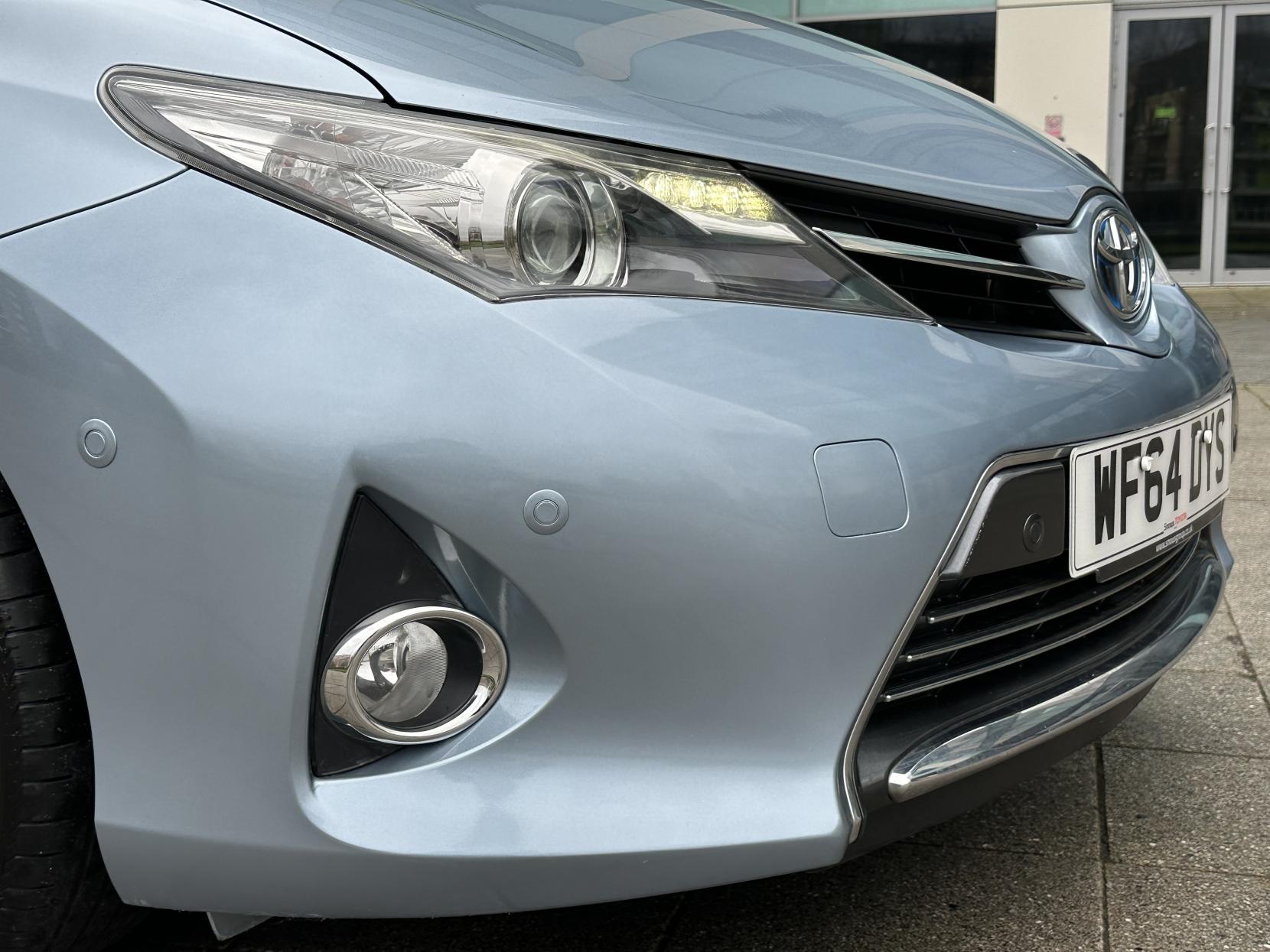 Toyota Auris 1.8 VVT-h Excel Hatchback 5dr Petrol Hybrid CVT Euro 5 (s/s) (136 ps)