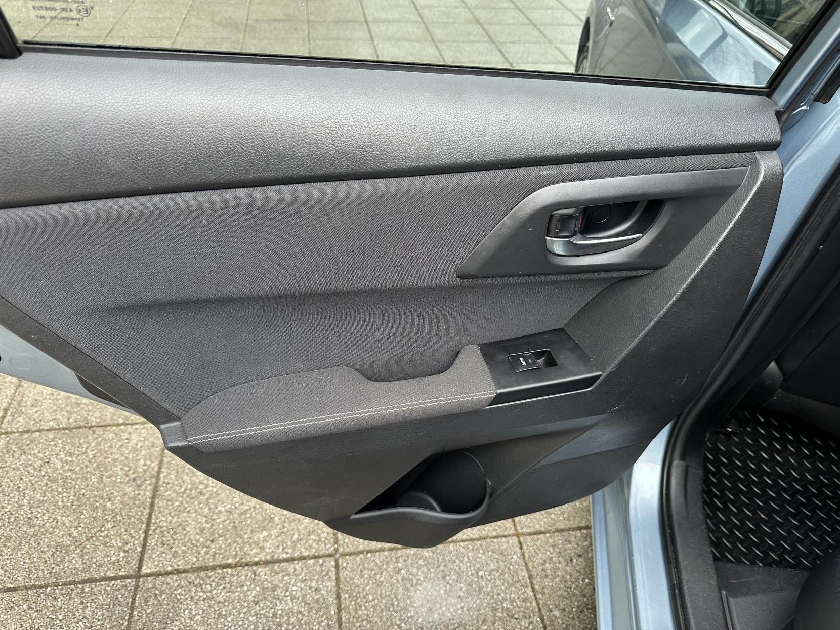 Toyota Auris 1.8 VVT-h Excel Hatchback 5dr Petrol Hybrid CVT Euro 5 (s/s) (136 ps)