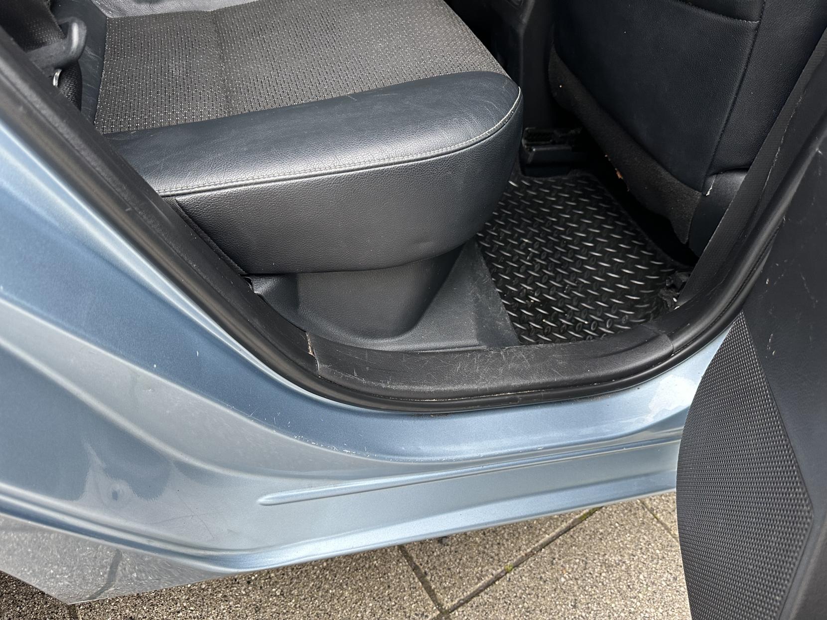 Toyota Auris 1.8 VVT-h Excel Hatchback 5dr Petrol Hybrid CVT Euro 5 (s/s) (136 ps)