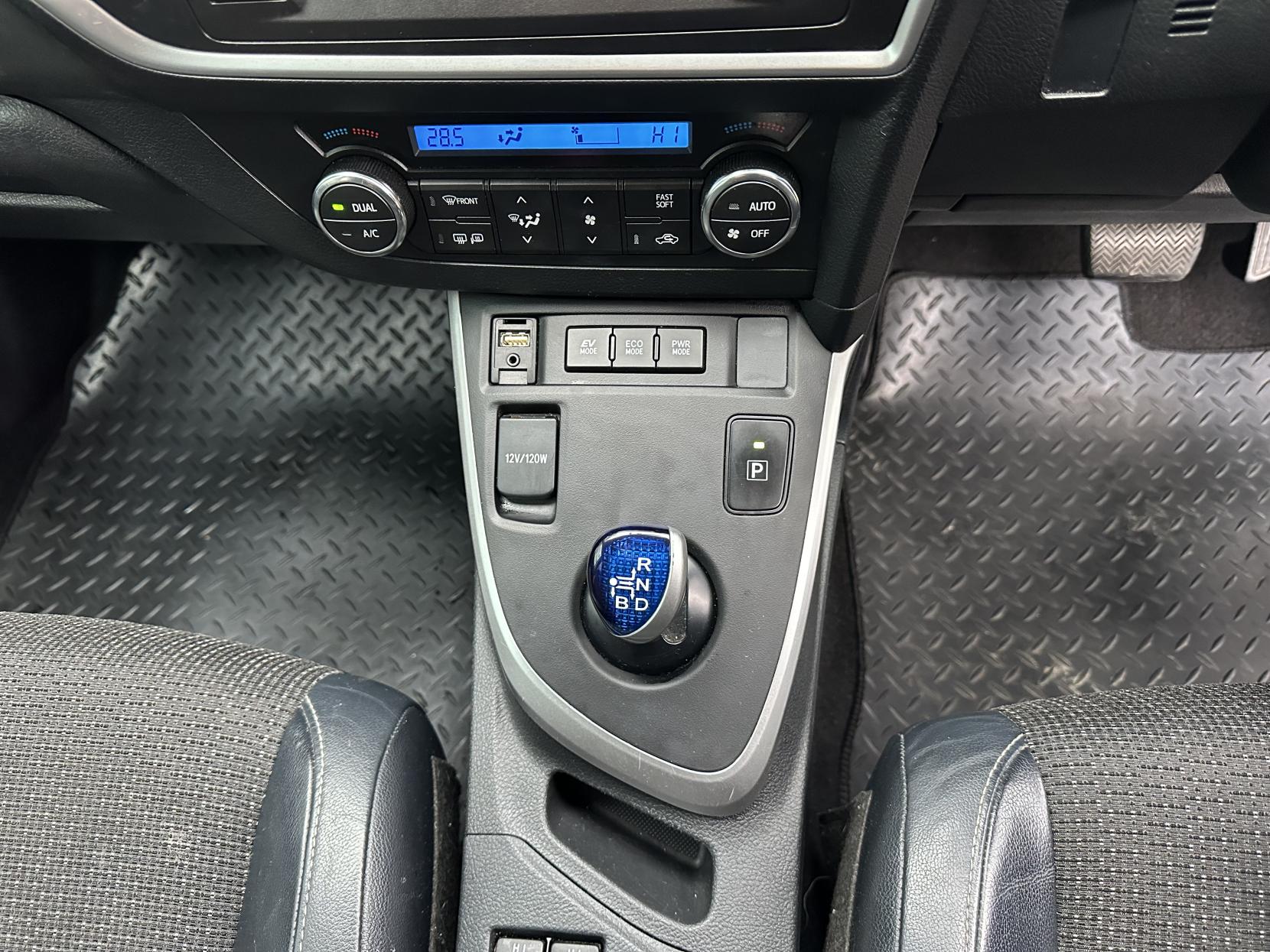 Toyota Auris 1.8 VVT-h Excel Hatchback 5dr Petrol Hybrid CVT Euro 5 (s/s) (136 ps)