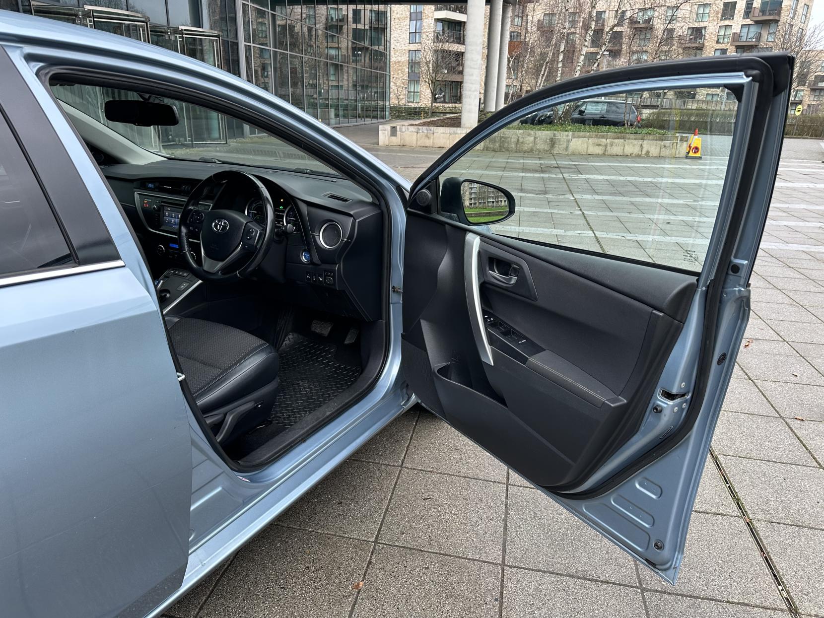 Toyota Auris 1.8 VVT-h Excel Hatchback 5dr Petrol Hybrid CVT Euro 5 (s/s) (136 ps)