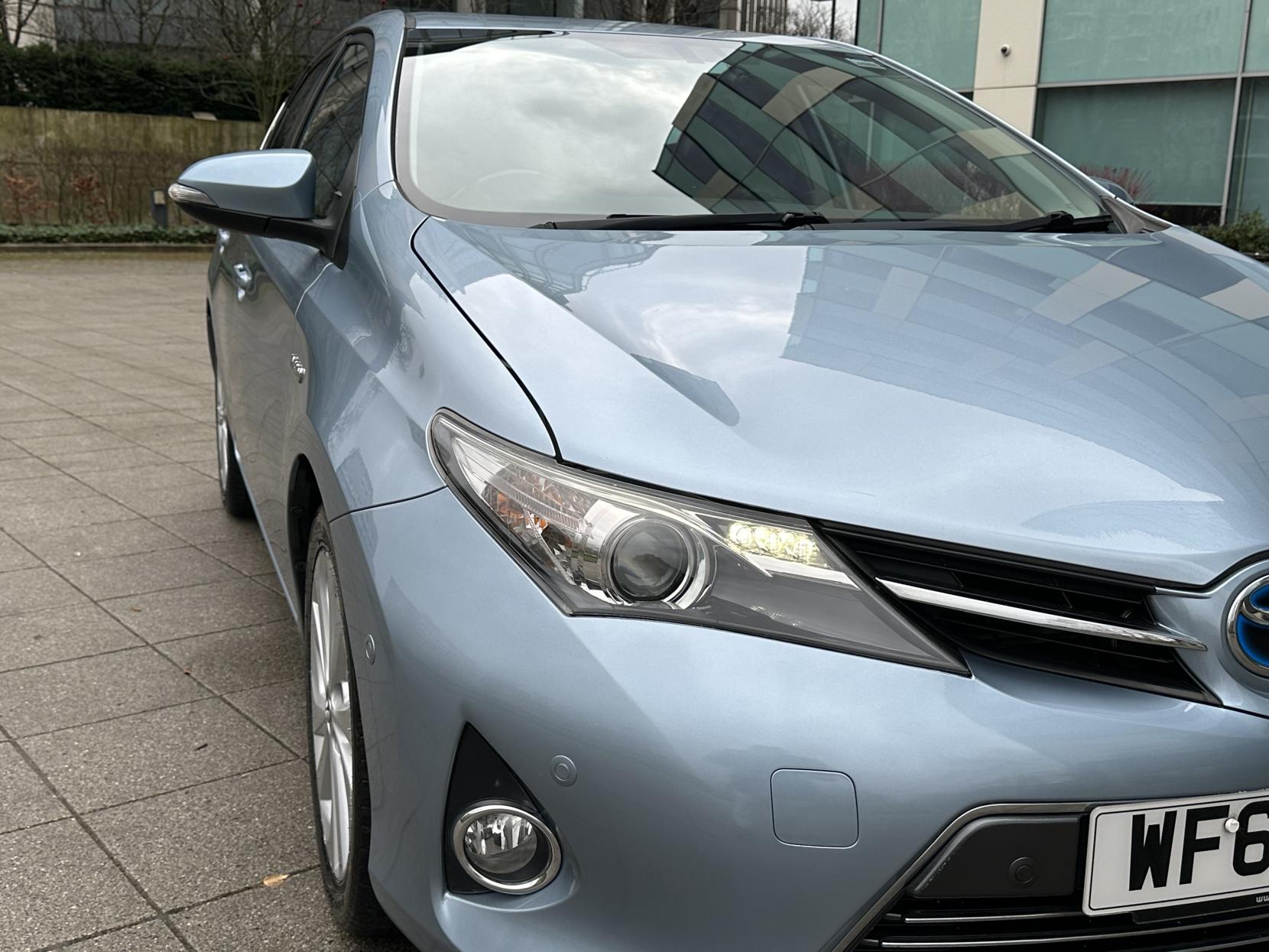 Toyota Auris 1.8 VVT-h Excel Hatchback 5dr Petrol Hybrid CVT Euro 5 (s/s) (136 ps)