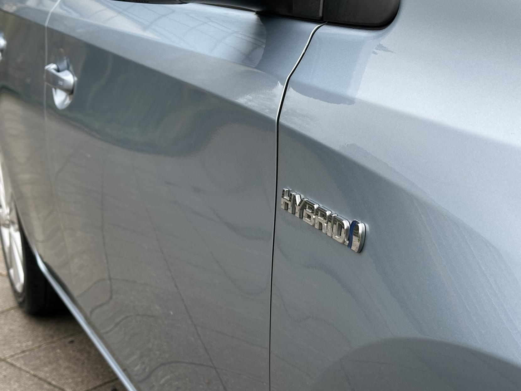 Toyota Auris 1.8 VVT-h Excel Hatchback 5dr Petrol Hybrid CVT Euro 5 (s/s) (136 ps)