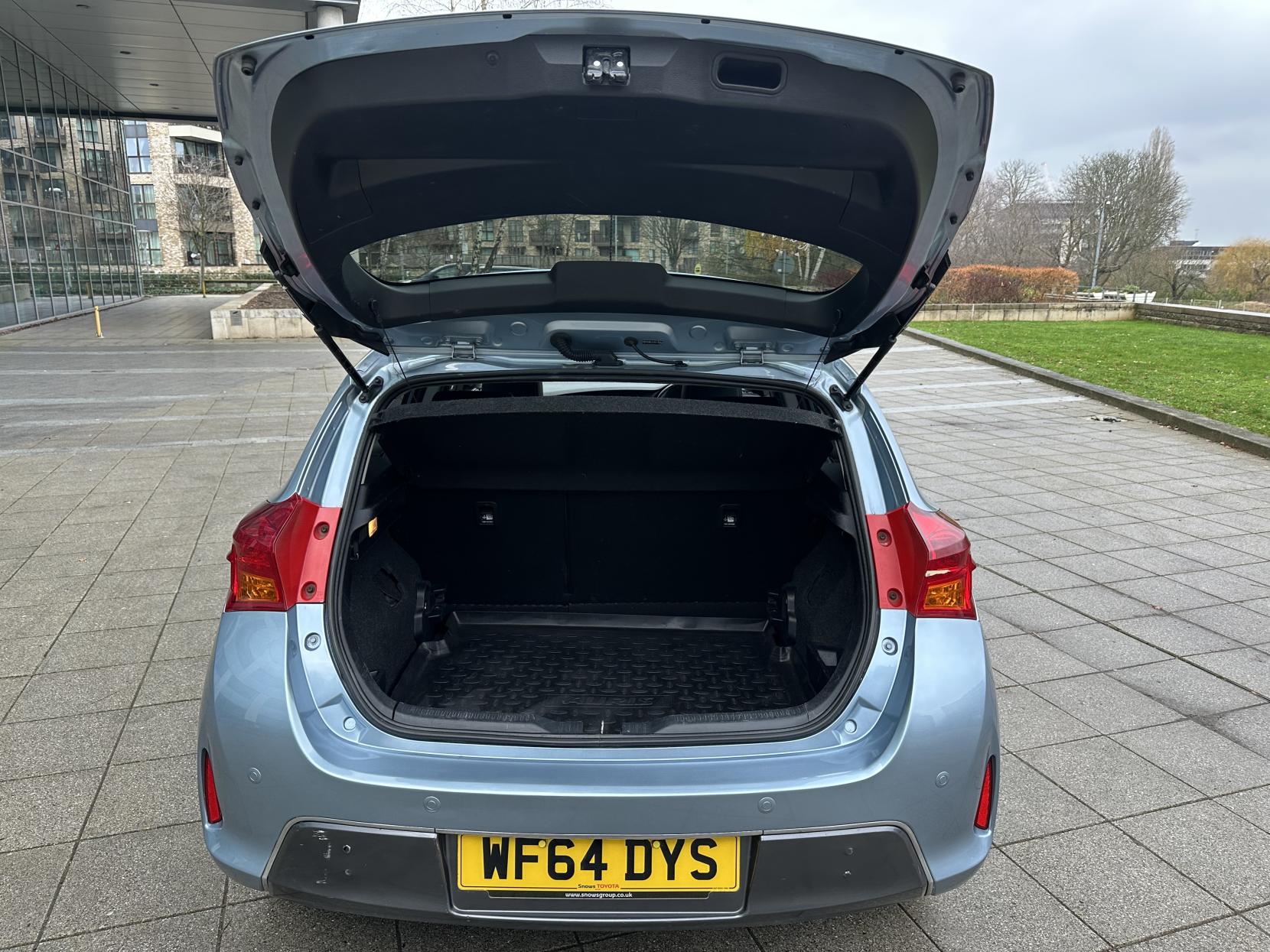 Toyota Auris 1.8 VVT-h Excel Hatchback 5dr Petrol Hybrid CVT Euro 5 (s/s) (136 ps)