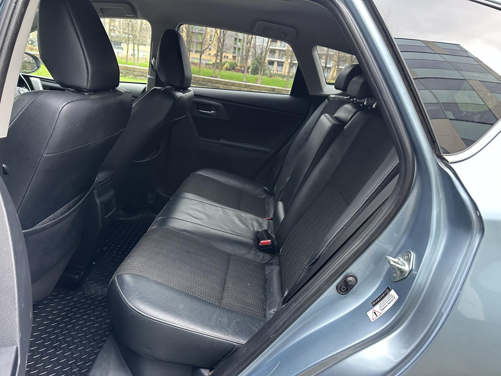 Toyota Auris 1.8 VVT-h Excel Hatchback 5dr Petrol Hybrid CVT Euro 5 (s/s) (136 ps)