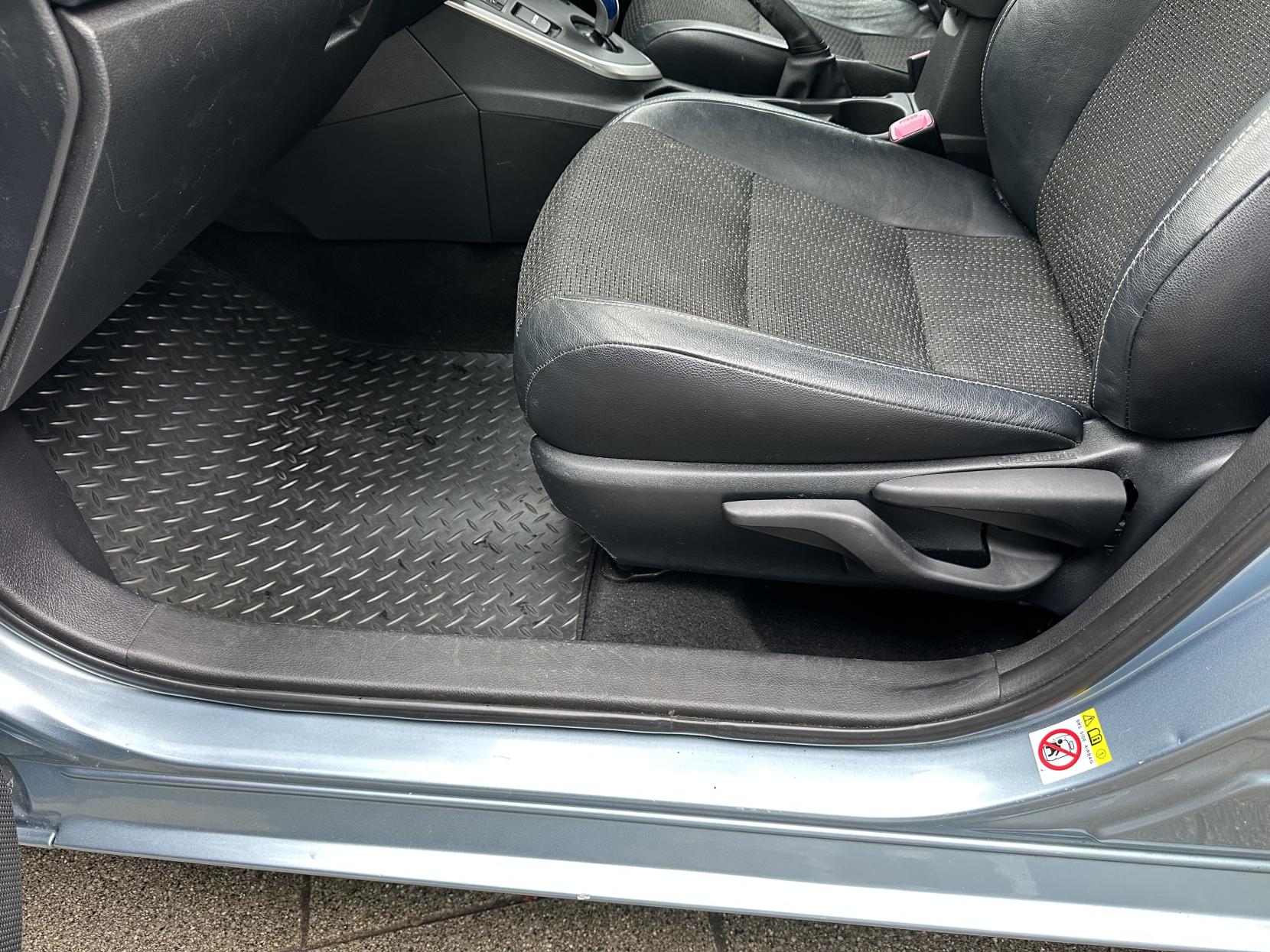 Toyota Auris 1.8 VVT-h Excel Hatchback 5dr Petrol Hybrid CVT Euro 5 (s/s) (136 ps)