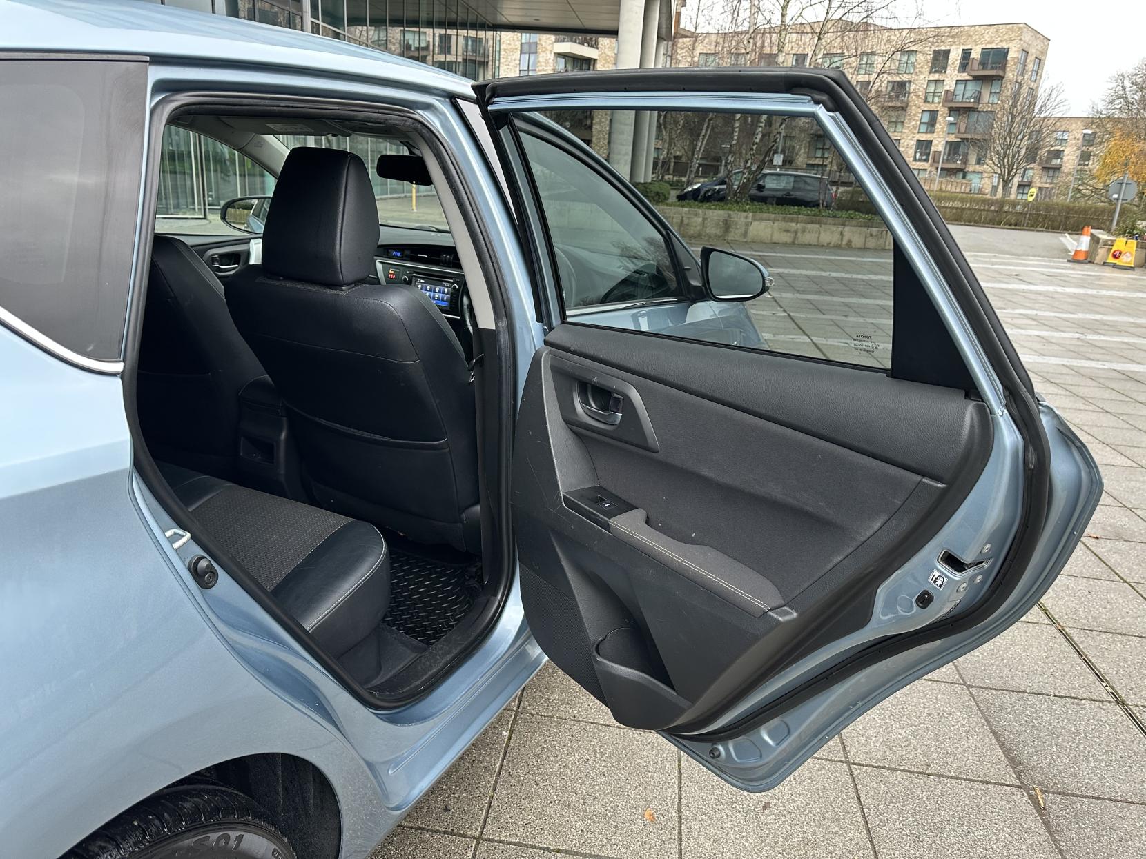 Toyota Auris 1.8 VVT-h Excel Hatchback 5dr Petrol Hybrid CVT Euro 5 (s/s) (136 ps)