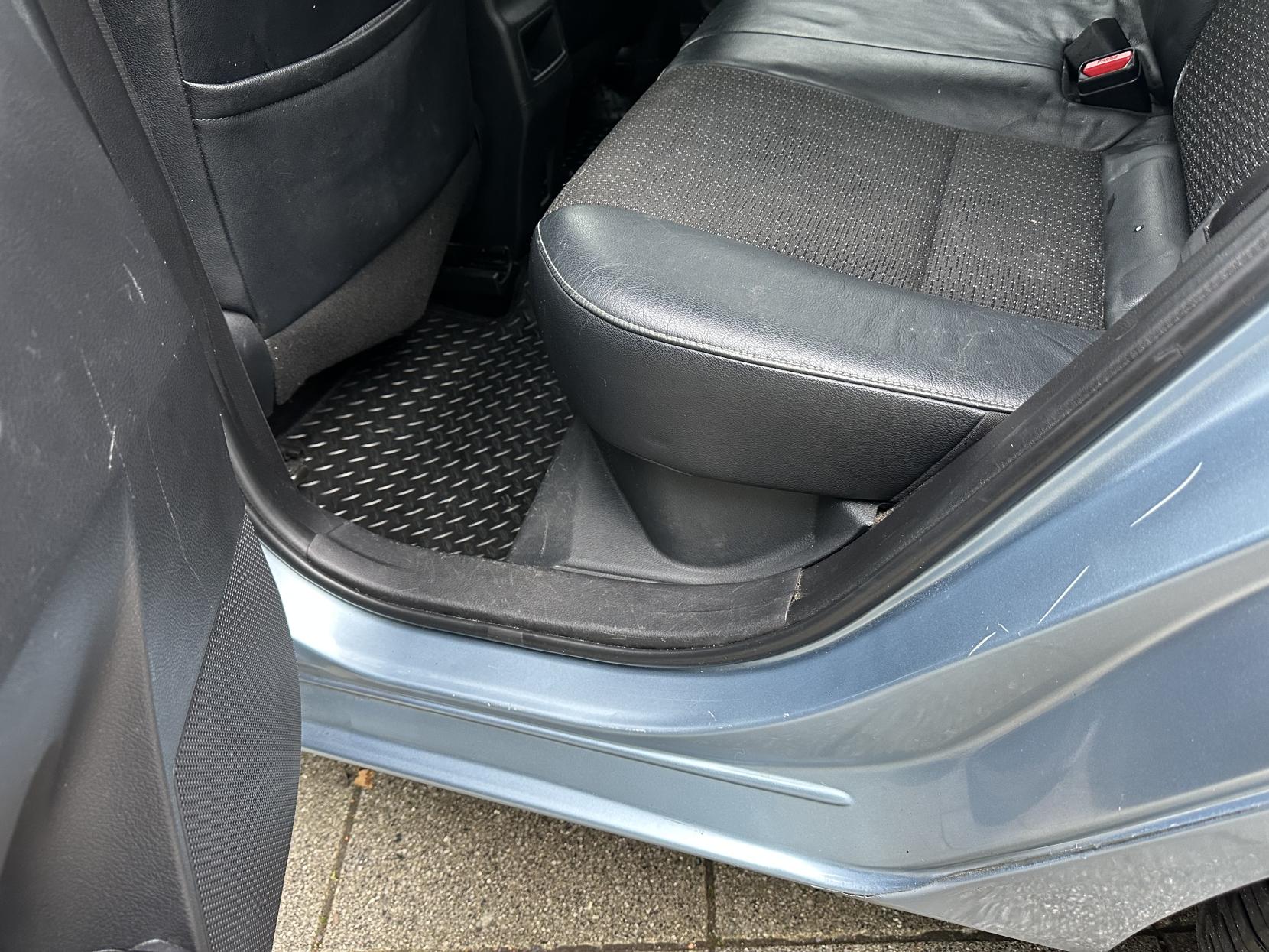 Toyota Auris 1.8 VVT-h Excel Hatchback 5dr Petrol Hybrid CVT Euro 5 (s/s) (136 ps)