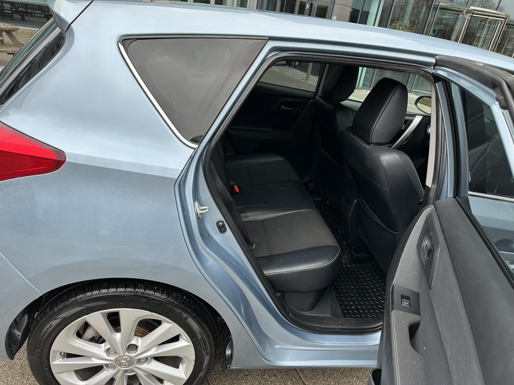 Toyota Auris 1.8 VVT-h Excel Hatchback 5dr Petrol Hybrid CVT Euro 5 (s/s) (136 ps)