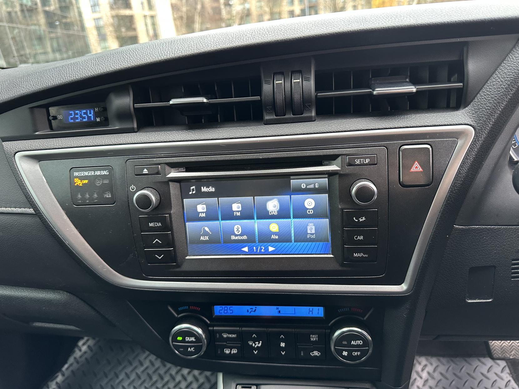 Toyota Auris 1.8 VVT-h Excel Hatchback 5dr Petrol Hybrid CVT Euro 5 (s/s) (136 ps)