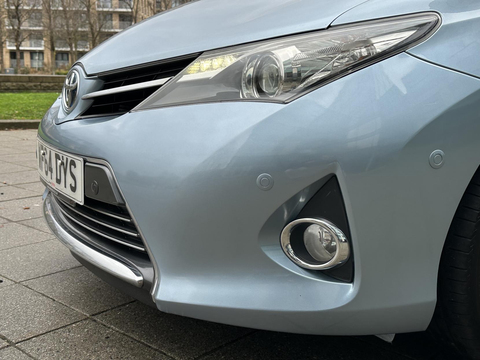 Toyota Auris 1.8 VVT-h Excel Hatchback 5dr Petrol Hybrid CVT Euro 5 (s/s) (136 ps)