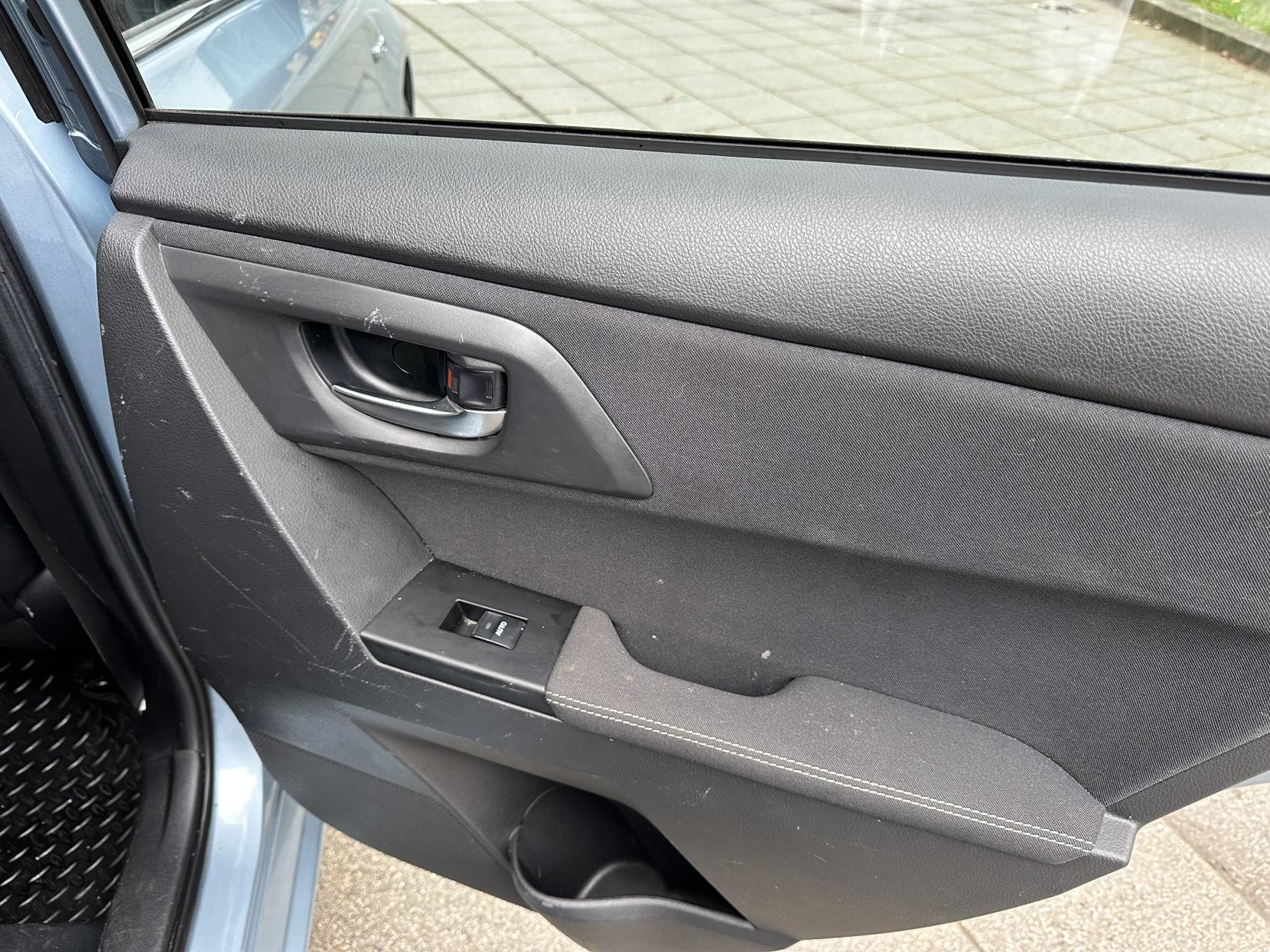 Toyota Auris 1.8 VVT-h Excel Hatchback 5dr Petrol Hybrid CVT Euro 5 (s/s) (136 ps)