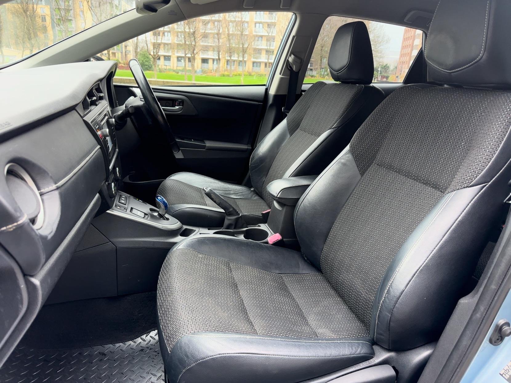 Toyota Auris 1.8 VVT-h Excel Hatchback 5dr Petrol Hybrid CVT Euro 5 (s/s) (136 ps)