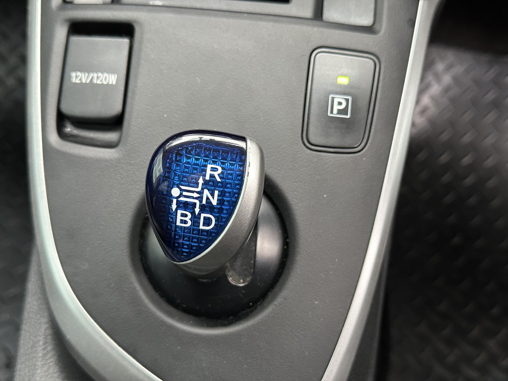 Toyota Auris 1.8 VVT-h Excel Hatchback 5dr Petrol Hybrid CVT Euro 5 (s/s) (136 ps)