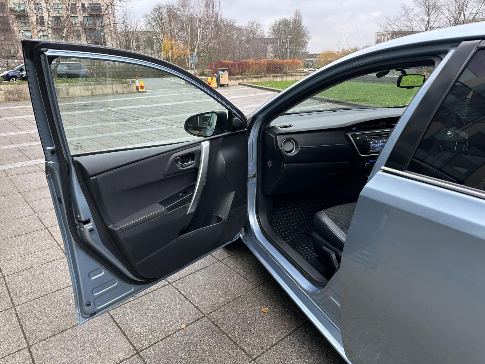 Toyota Auris 1.8 VVT-h Excel Hatchback 5dr Petrol Hybrid CVT Euro 5 (s/s) (136 ps)