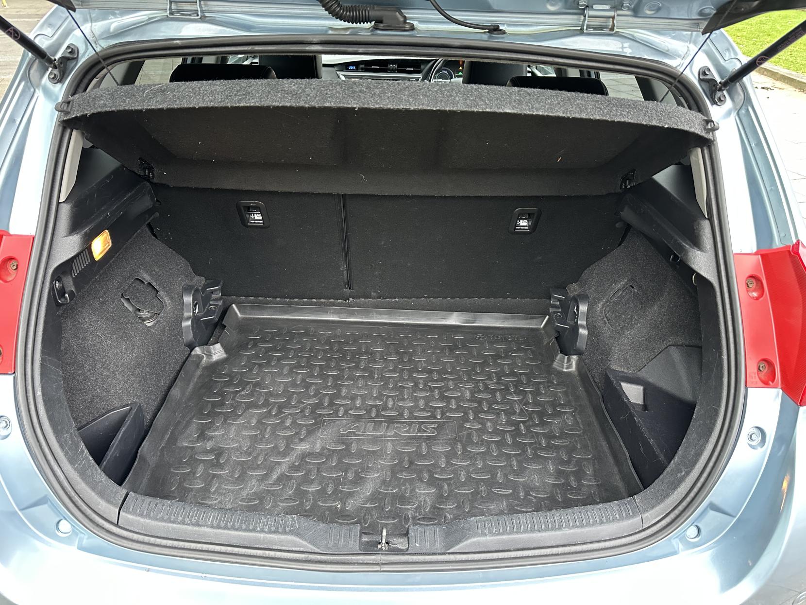 Toyota Auris 1.8 VVT-h Excel Hatchback 5dr Petrol Hybrid CVT Euro 5 (s/s) (136 ps)