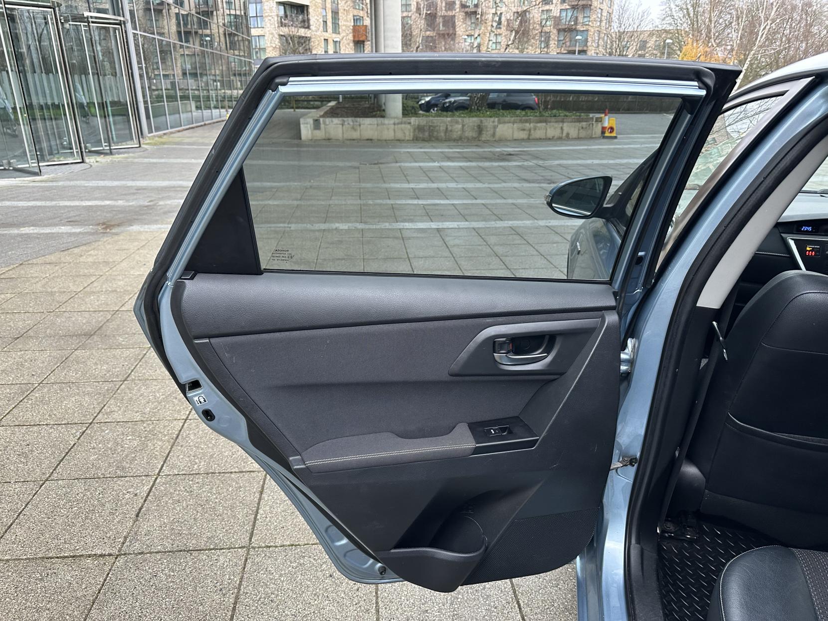 Toyota Auris 1.8 VVT-h Excel Hatchback 5dr Petrol Hybrid CVT Euro 5 (s/s) (136 ps)