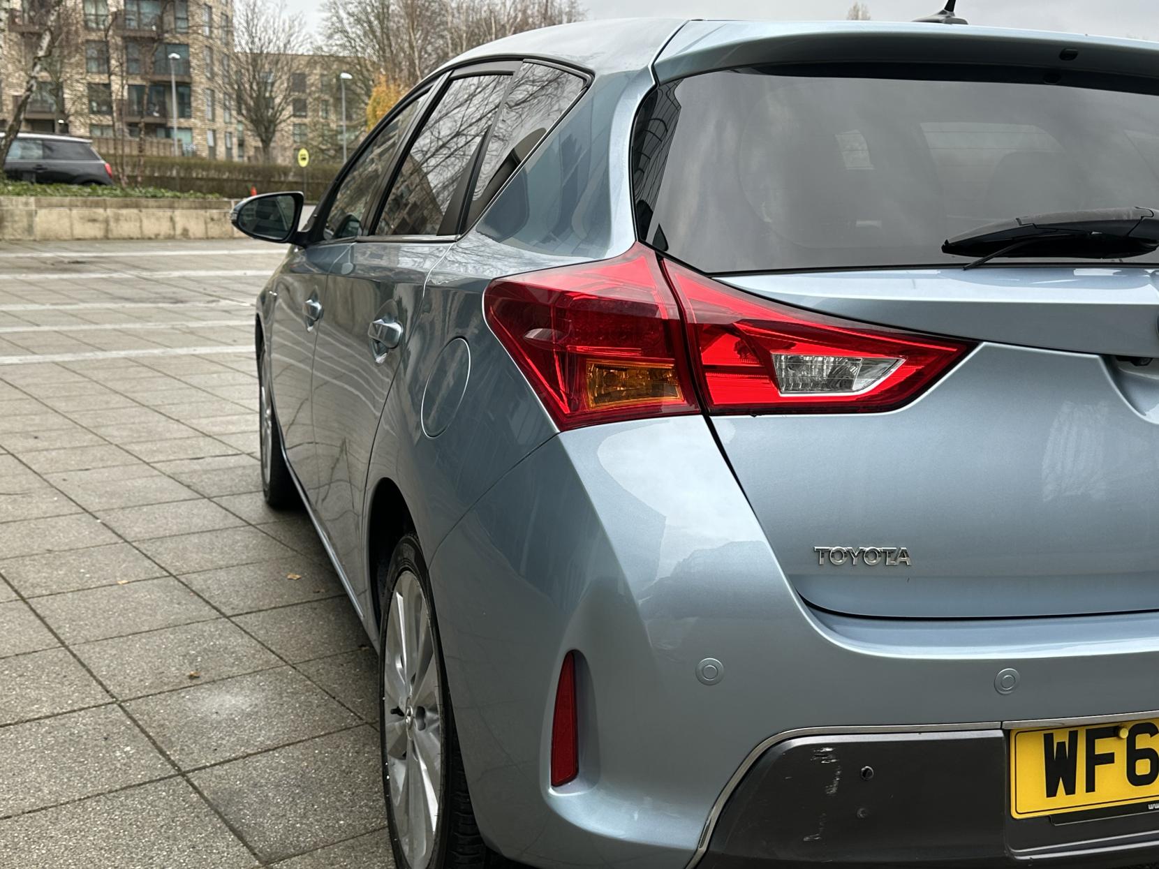 Toyota Auris 1.8 VVT-h Excel Hatchback 5dr Petrol Hybrid CVT Euro 5 (s/s) (136 ps)