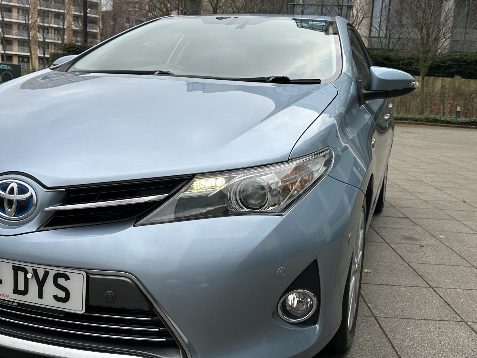 Toyota Auris 1.8 VVT-h Excel Hatchback 5dr Petrol Hybrid CVT Euro 5 (s/s) (136 ps)