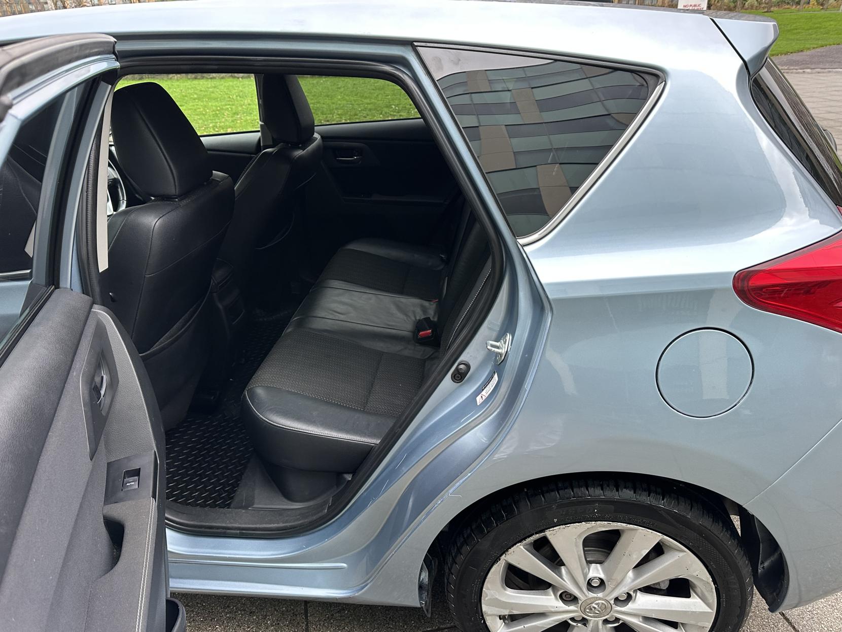 Toyota Auris 1.8 VVT-h Excel Hatchback 5dr Petrol Hybrid CVT Euro 5 (s/s) (136 ps)