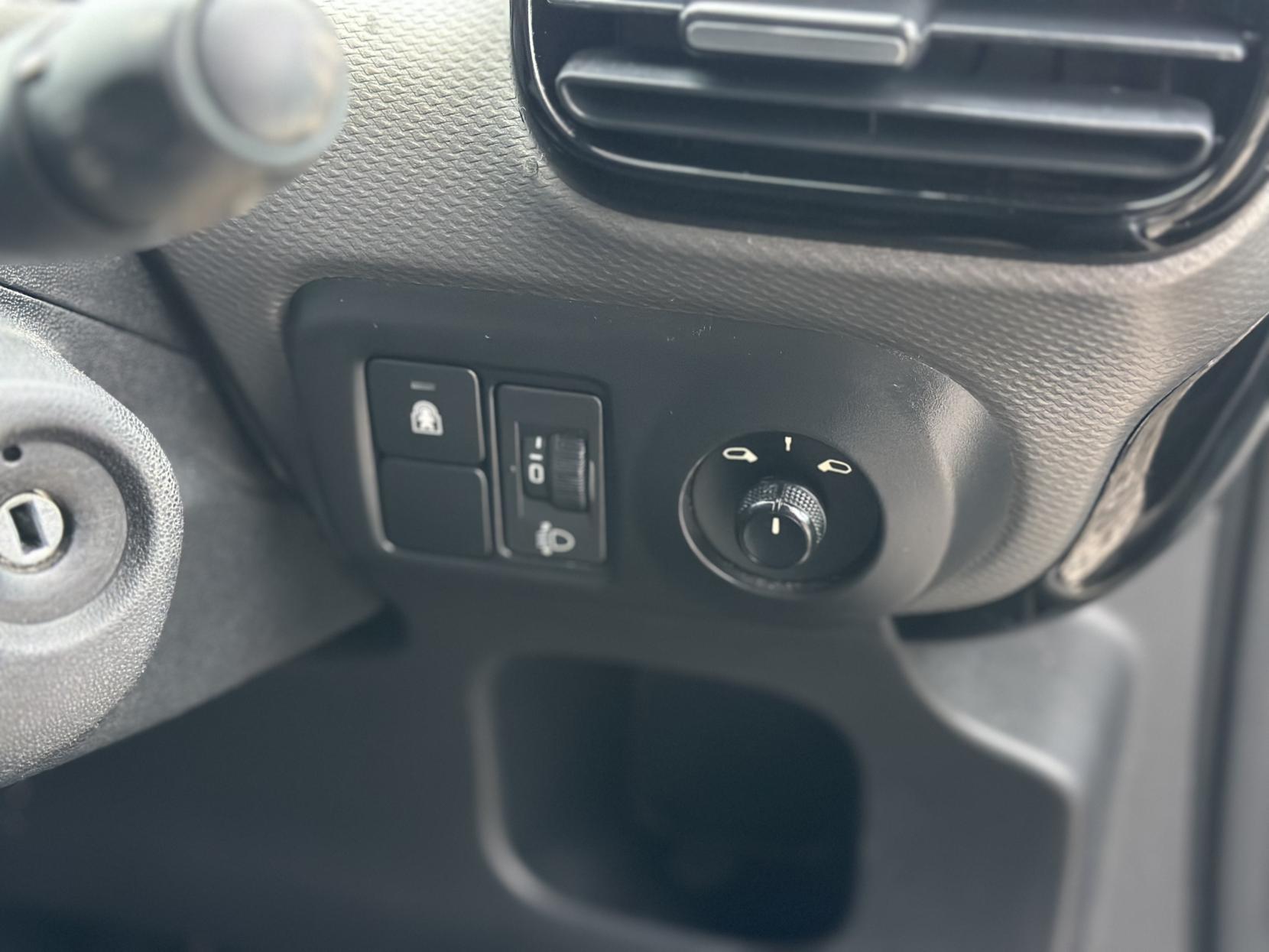 Citroen C4 Cactus 1.2 PureTech Flair Hatchback 5dr Petrol Manual Euro 6 (s/s) (110 ps)