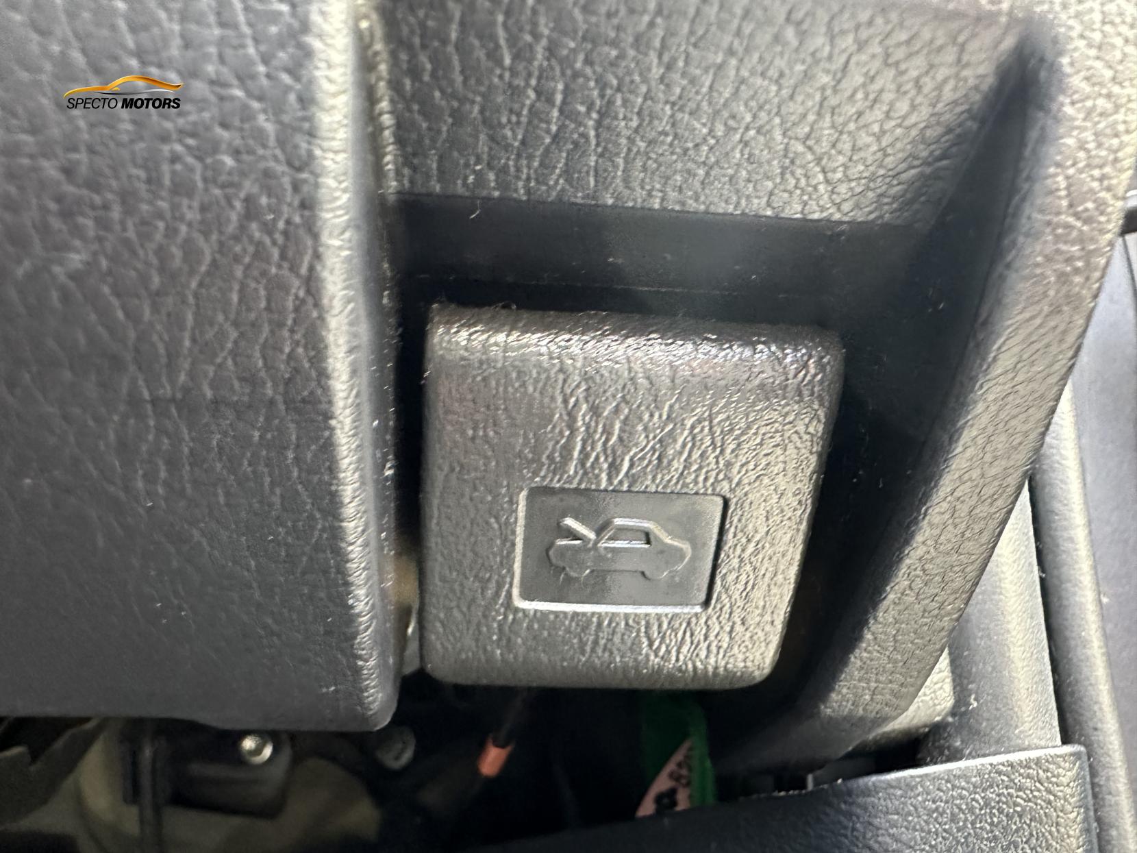 Lexus CT 1.8 200h Advance Hatchback 5dr Petrol Hybrid CVT Euro 5 (s/s) (136 ps)
