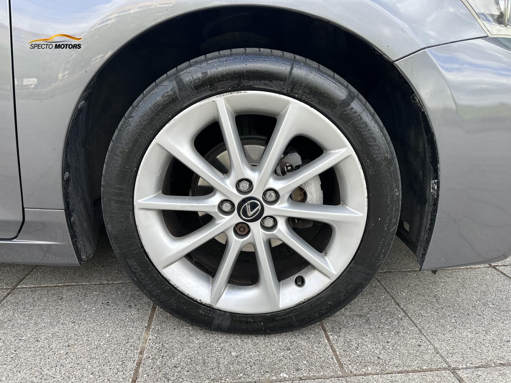 Lexus CT 1.8 200h Advance Hatchback 5dr Petrol Hybrid CVT Euro 5 (s/s) (136 ps)