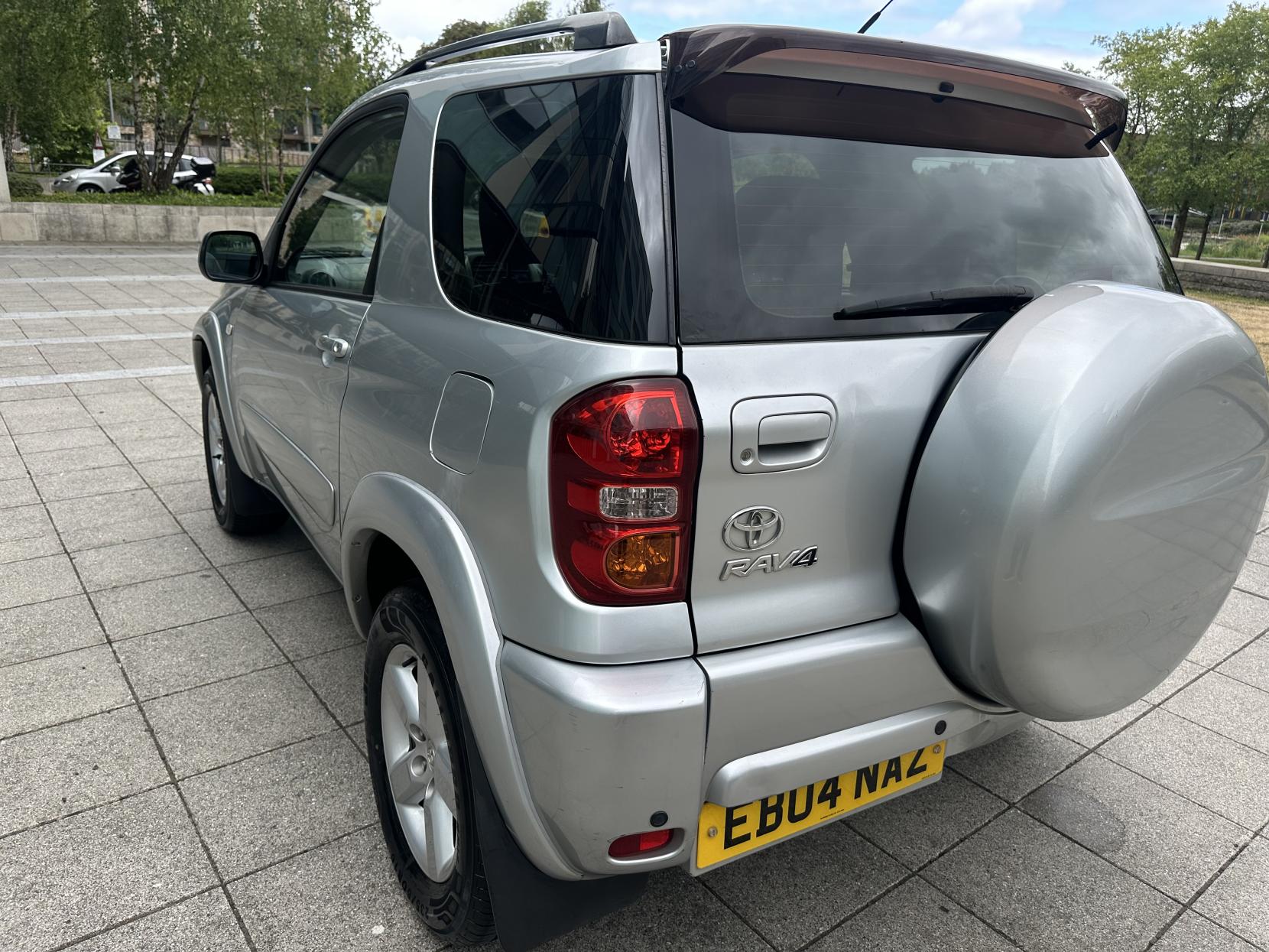 Toyota RAV4 2.0 VVT-i XT3 SUV 3dr Petrol Automatic 4WD (218 g/km, 147 bhp)