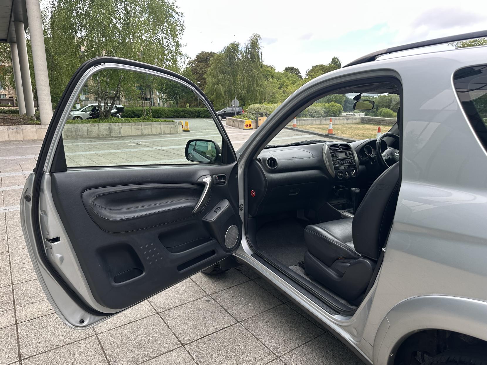 Toyota RAV4 2.0 VVT-i XT3 SUV 3dr Petrol Automatic 4WD (218 g/km, 147 bhp)