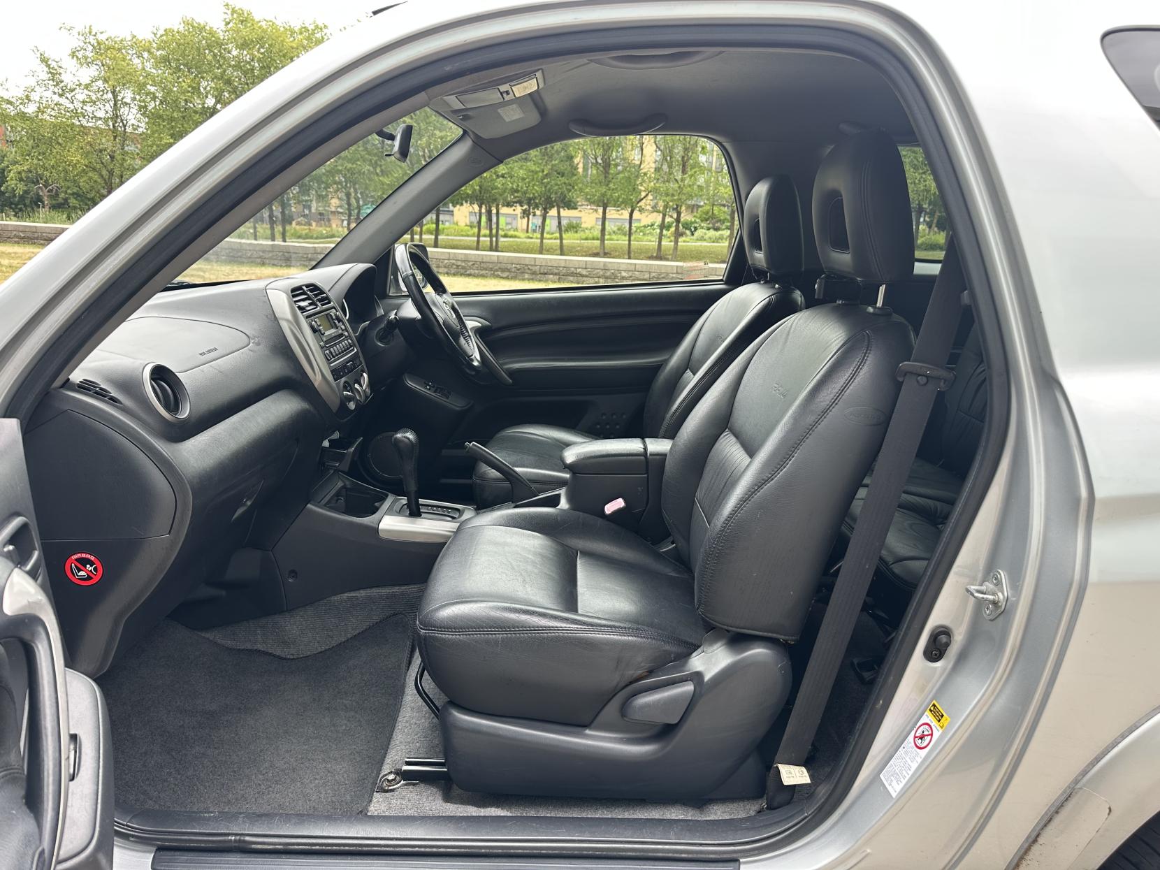 Toyota RAV4 2.0 VVT-i XT3 SUV 3dr Petrol Automatic 4WD (218 g/km, 147 bhp)
