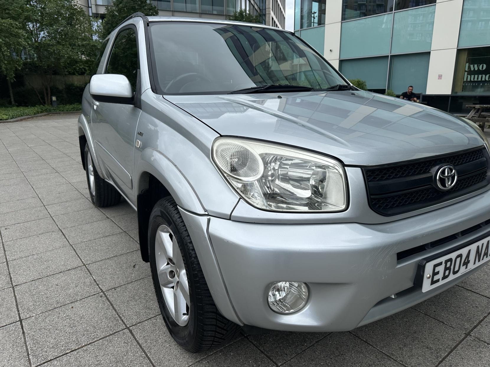 Toyota RAV4 2.0 VVT-i XT3 SUV 3dr Petrol Automatic 4WD (218 g/km, 147 bhp)