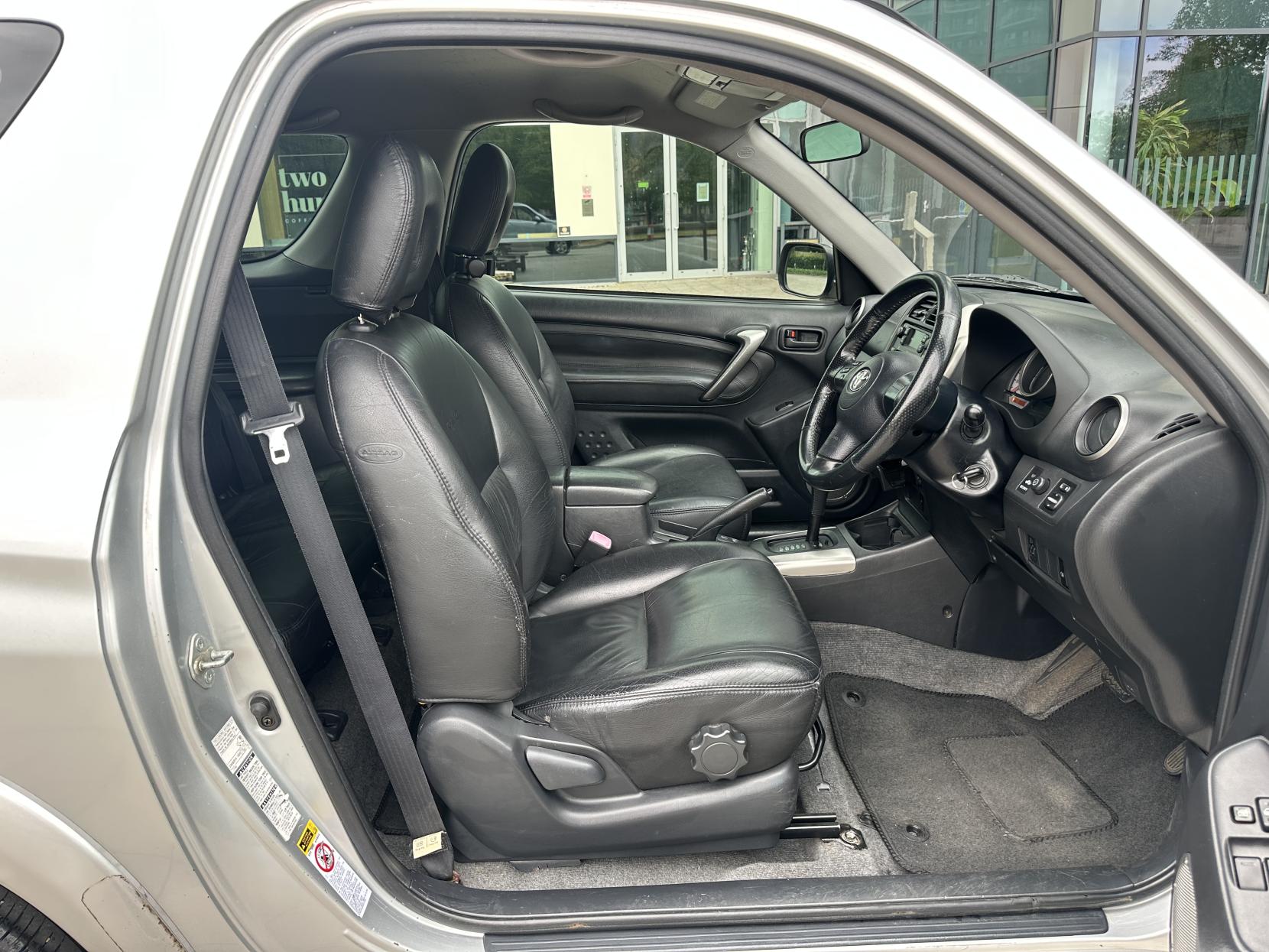Toyota RAV4 2.0 VVT-i XT3 SUV 3dr Petrol Automatic 4WD (218 g/km, 147 bhp)