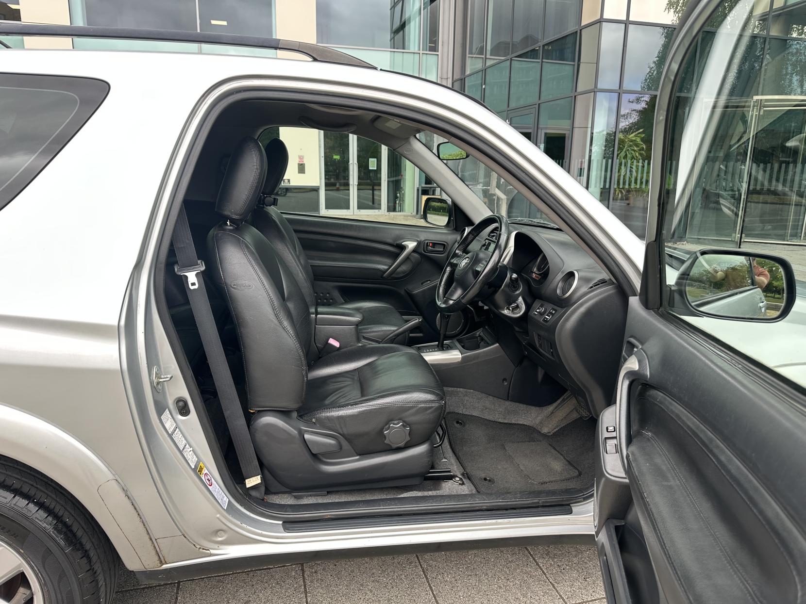 Toyota RAV4 2.0 VVT-i XT3 SUV 3dr Petrol Automatic 4WD (218 g/km, 147 bhp)
