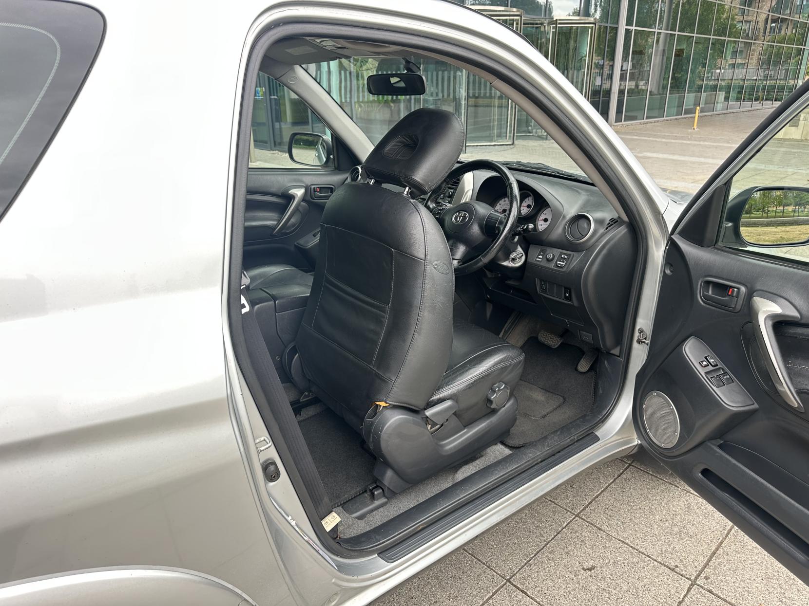 Toyota RAV4 2.0 VVT-i XT3 SUV 3dr Petrol Automatic 4WD (218 g/km, 147 bhp)