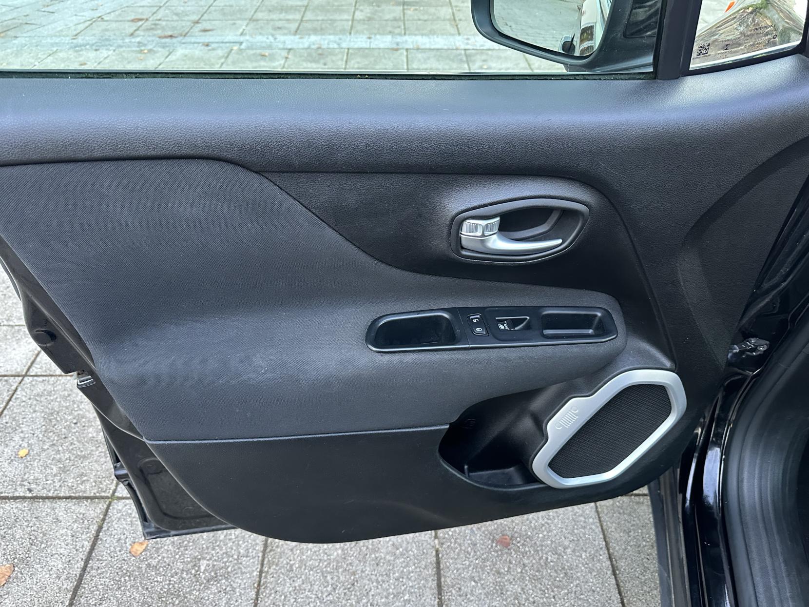 Jeep Renegade 1.4T MultiAirII Longitude SUV 5dr Petrol DDCT Euro 6 (s/s) (140 ps)