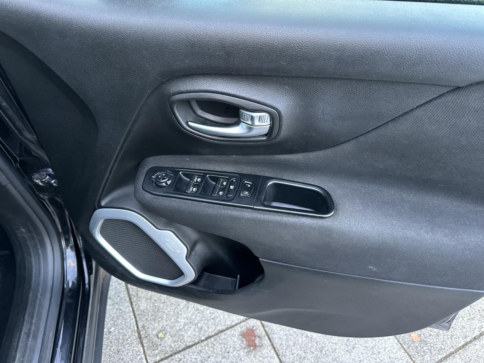 Jeep Renegade 1.4T MultiAirII Longitude SUV 5dr Petrol DDCT Euro 6 (s/s) (140 ps)