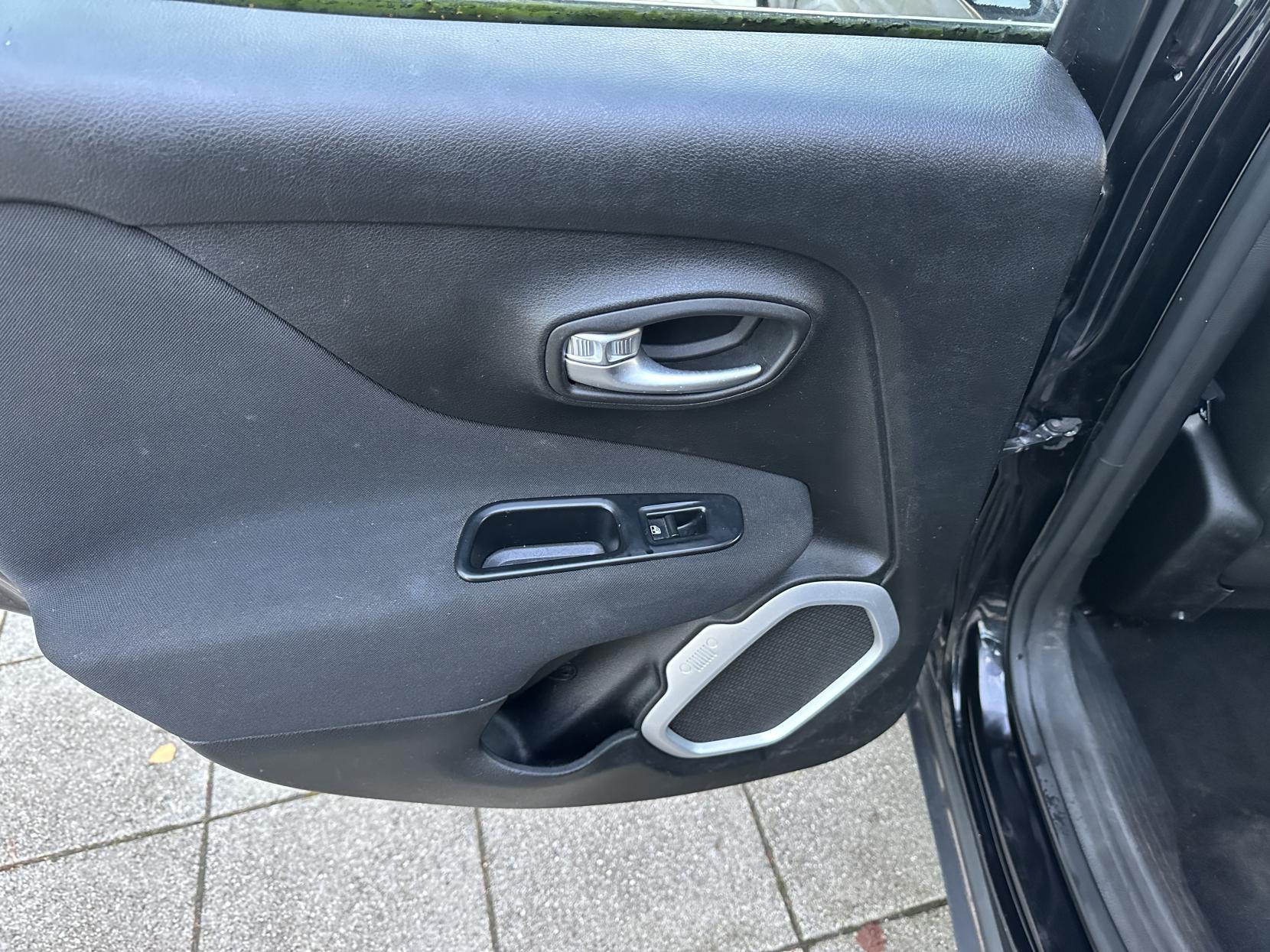 Jeep Renegade 1.4T MultiAirII Longitude SUV 5dr Petrol DDCT Euro 6 (s/s) (140 ps)