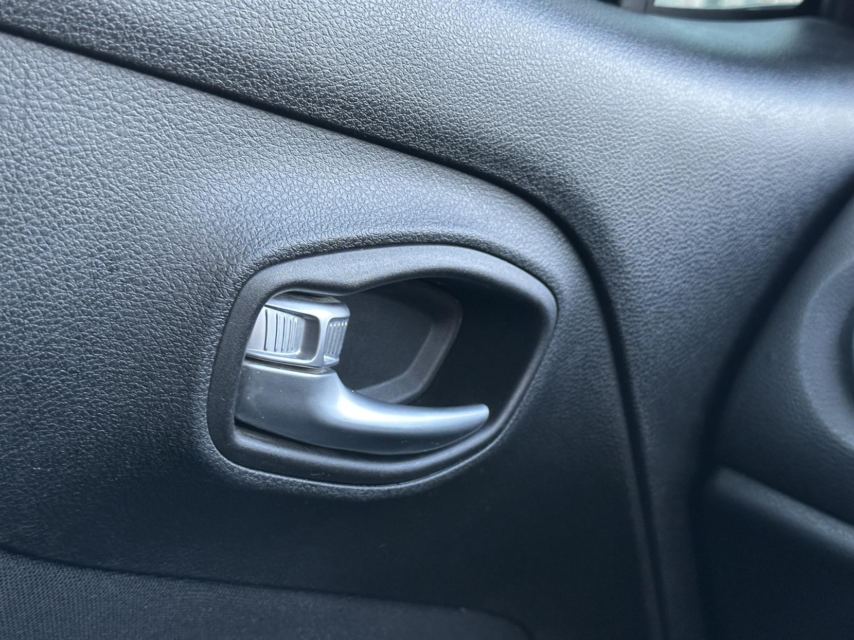 Jeep Renegade 1.4T MultiAirII Longitude SUV 5dr Petrol DDCT Euro 6 (s/s) (140 ps)