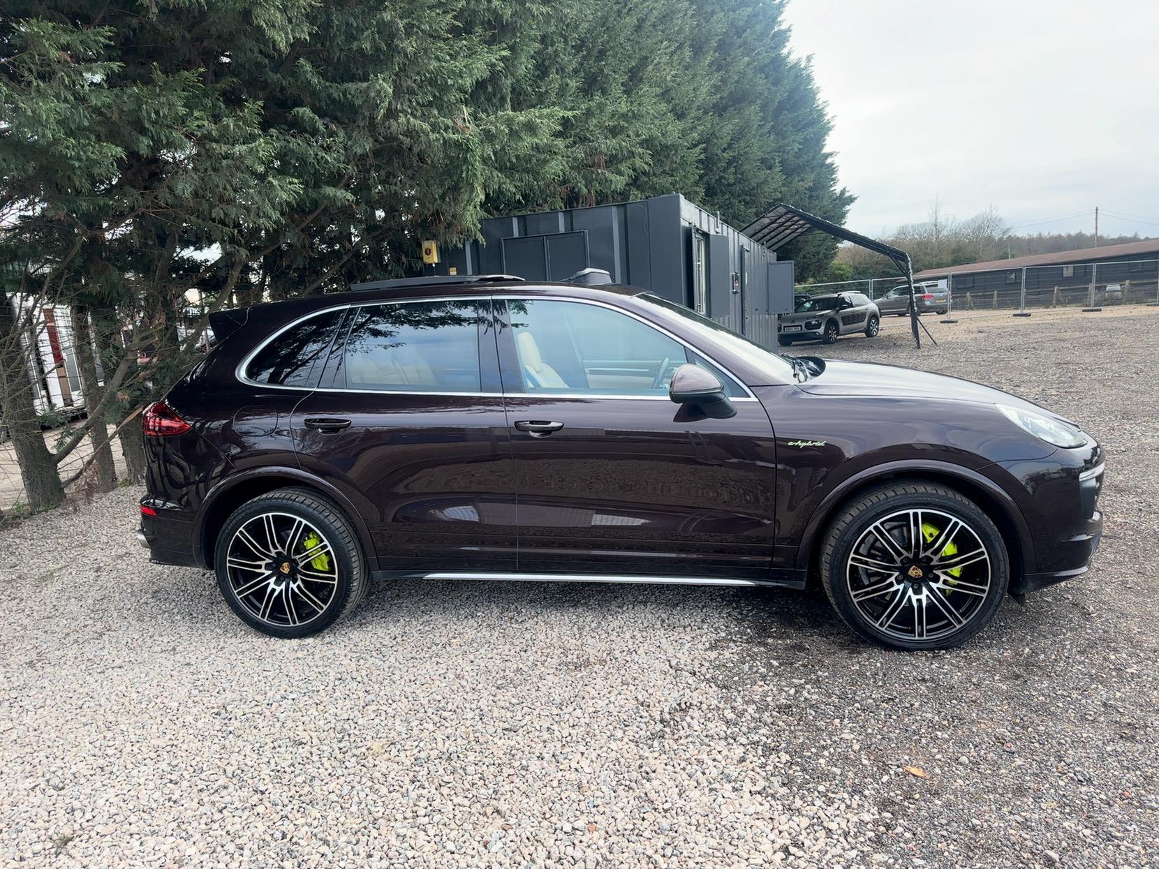 Porsche Cayenne 3.0 V6 E-Hybrid S SUV 5dr Petrol Plug-in Hybrid TiptronicS 4WD Euro 6 (s/s) (416 ps)