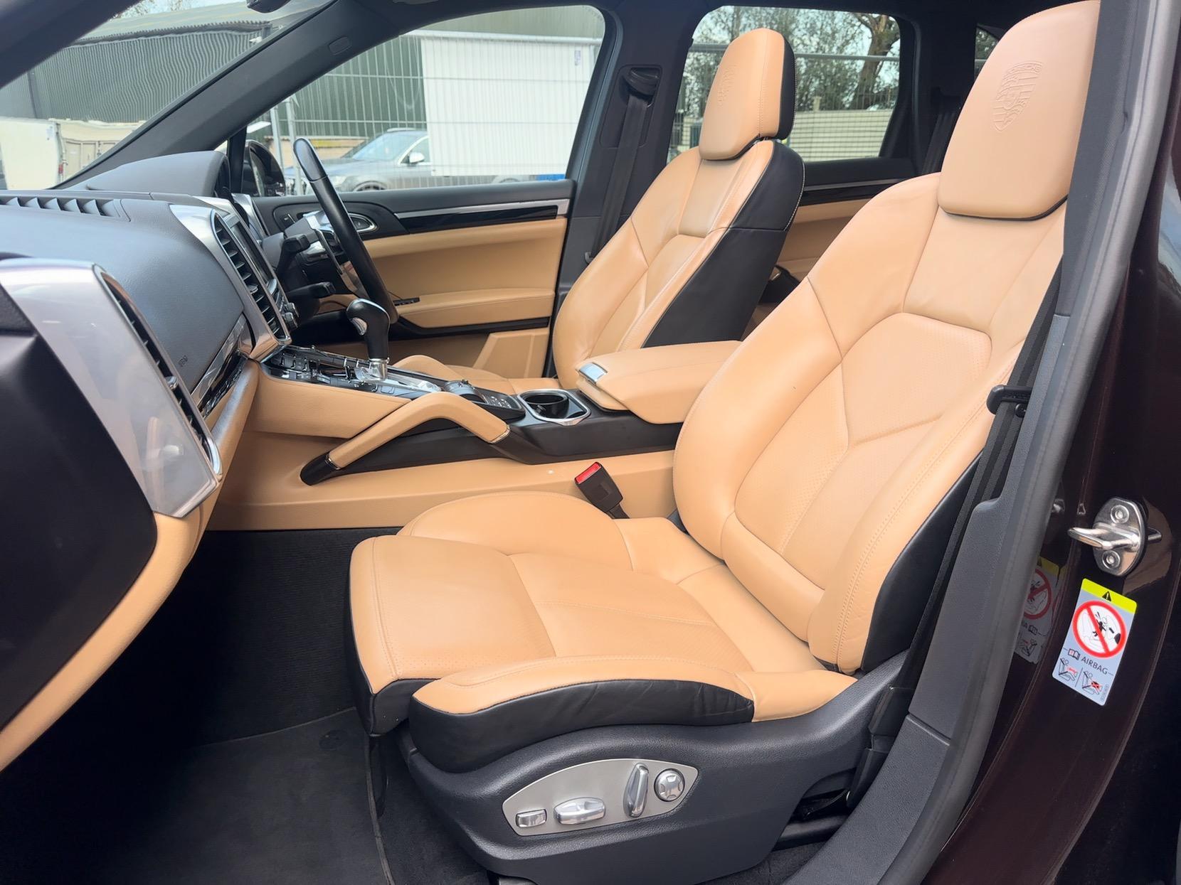 Porsche Cayenne 3.0 V6 E-Hybrid S SUV 5dr Petrol Plug-in Hybrid TiptronicS 4WD Euro 6 (s/s) (416 ps)