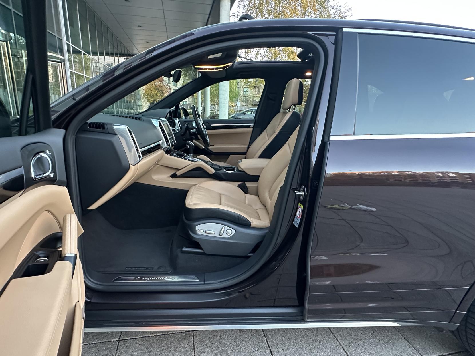 Porsche Cayenne 3.0 V6 E-Hybrid S SUV 5dr Petrol Plug-in Hybrid TiptronicS 4WD Euro 6 (s/s) (416 ps)