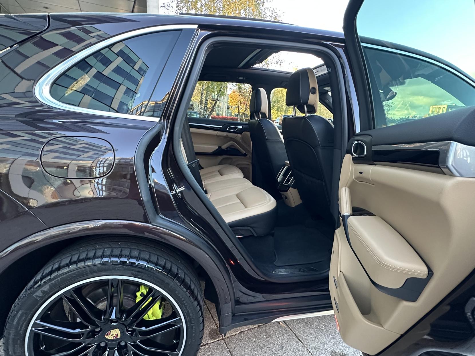 Porsche Cayenne 3.0 V6 E-Hybrid S SUV 5dr Petrol Plug-in Hybrid TiptronicS 4WD Euro 6 (s/s) (416 ps)