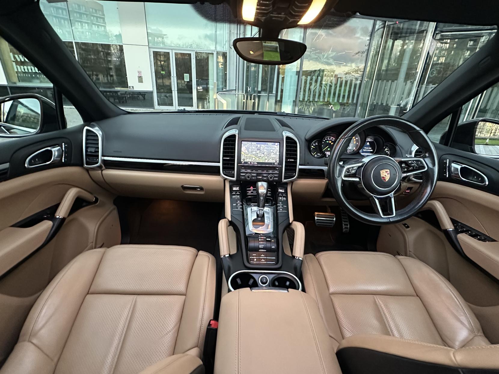 Porsche Cayenne 3.0 V6 E-Hybrid S SUV 5dr Petrol Plug-in Hybrid TiptronicS 4WD Euro 6 (s/s) (416 ps)