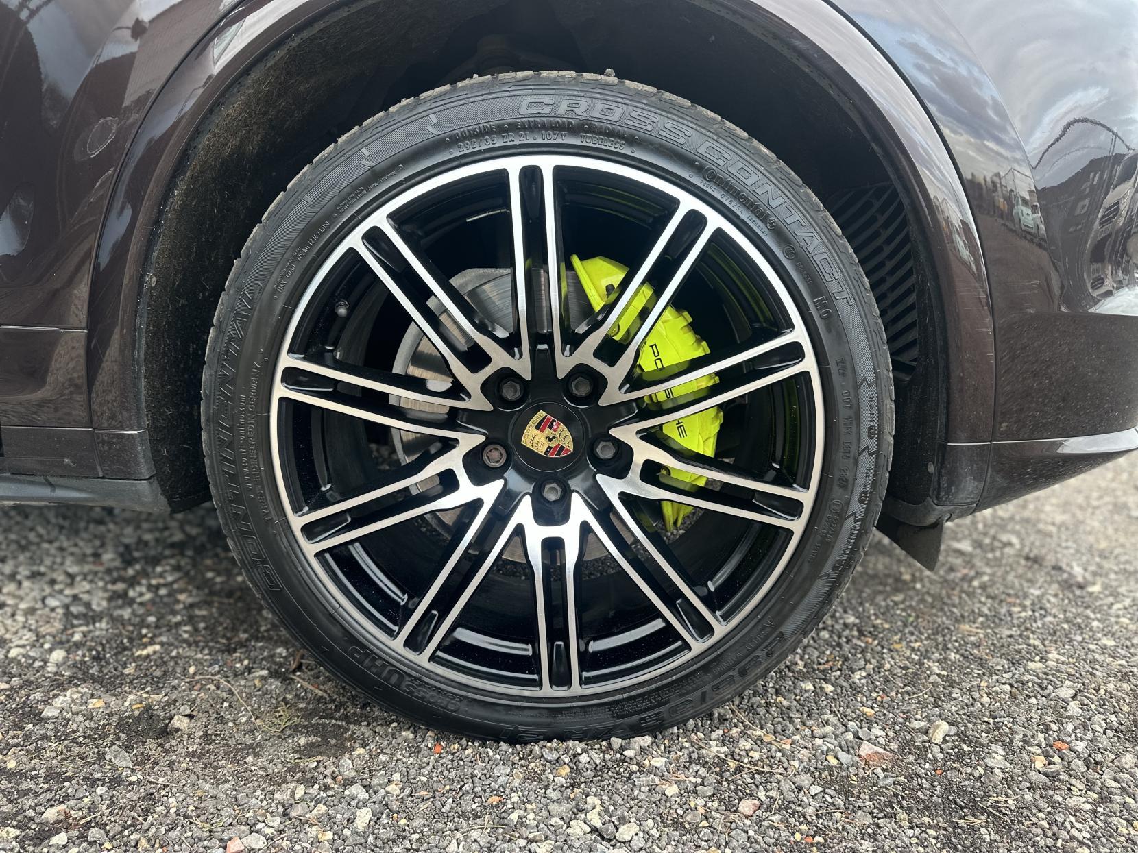 Porsche Cayenne 3.0 V6 E-Hybrid S SUV 5dr Petrol Plug-in Hybrid TiptronicS 4WD Euro 6 (s/s) (416 ps)