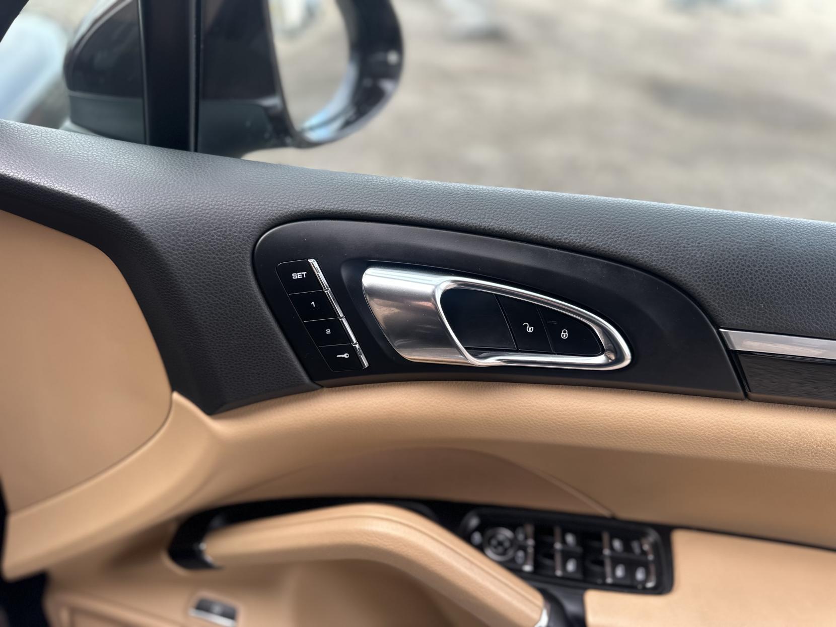 Porsche Cayenne 3.0 V6 E-Hybrid S SUV 5dr Petrol Plug-in Hybrid TiptronicS 4WD Euro 6 (s/s) (416 ps)