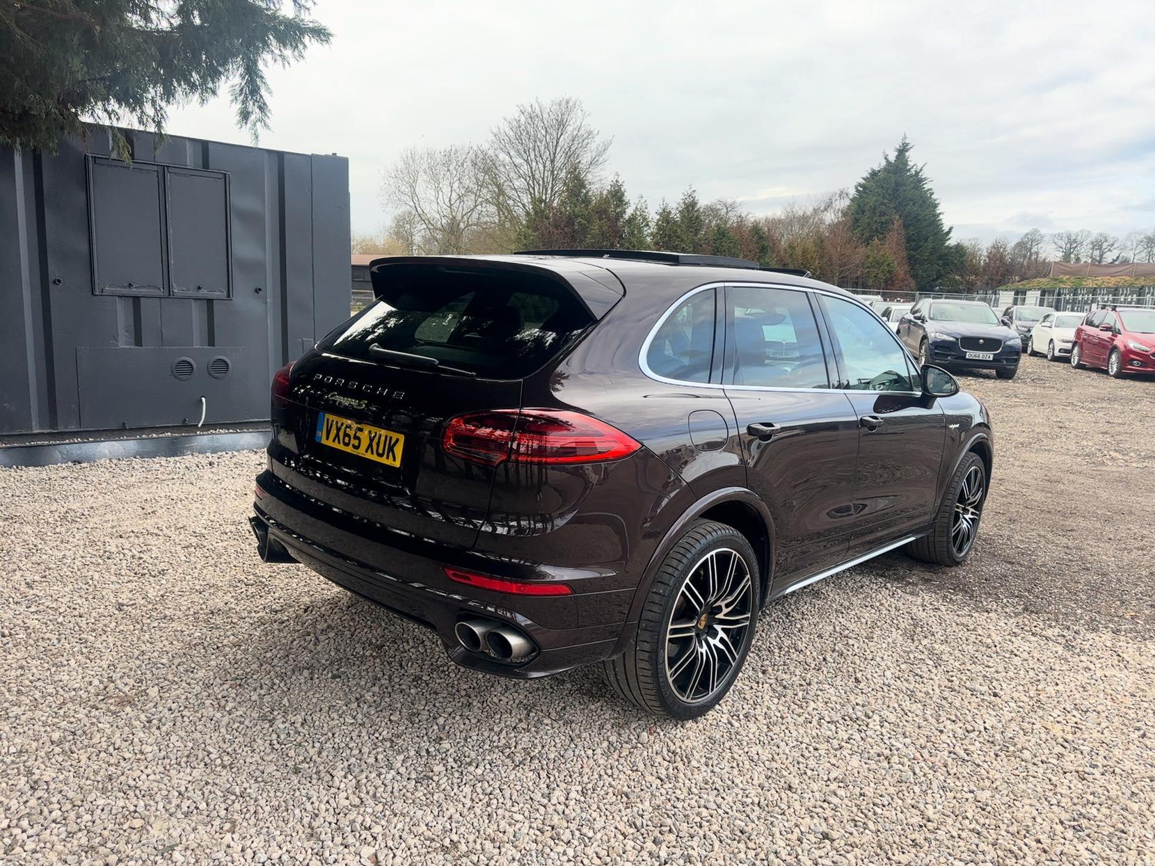 Porsche Cayenne 3.0 V6 E-Hybrid S SUV 5dr Petrol Plug-in Hybrid TiptronicS 4WD Euro 6 (s/s) (416 ps)