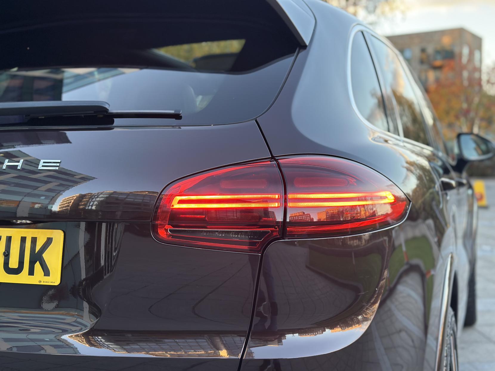 Porsche Cayenne 3.0 V6 E-Hybrid S SUV 5dr Petrol Plug-in Hybrid TiptronicS 4WD Euro 6 (s/s) (416 ps)